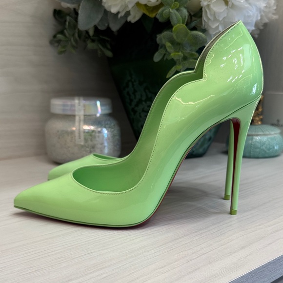 NWT Christian Louboutin Lime Green Scalloped Heels (Size 41 / US 11) - Picture 8 of 10